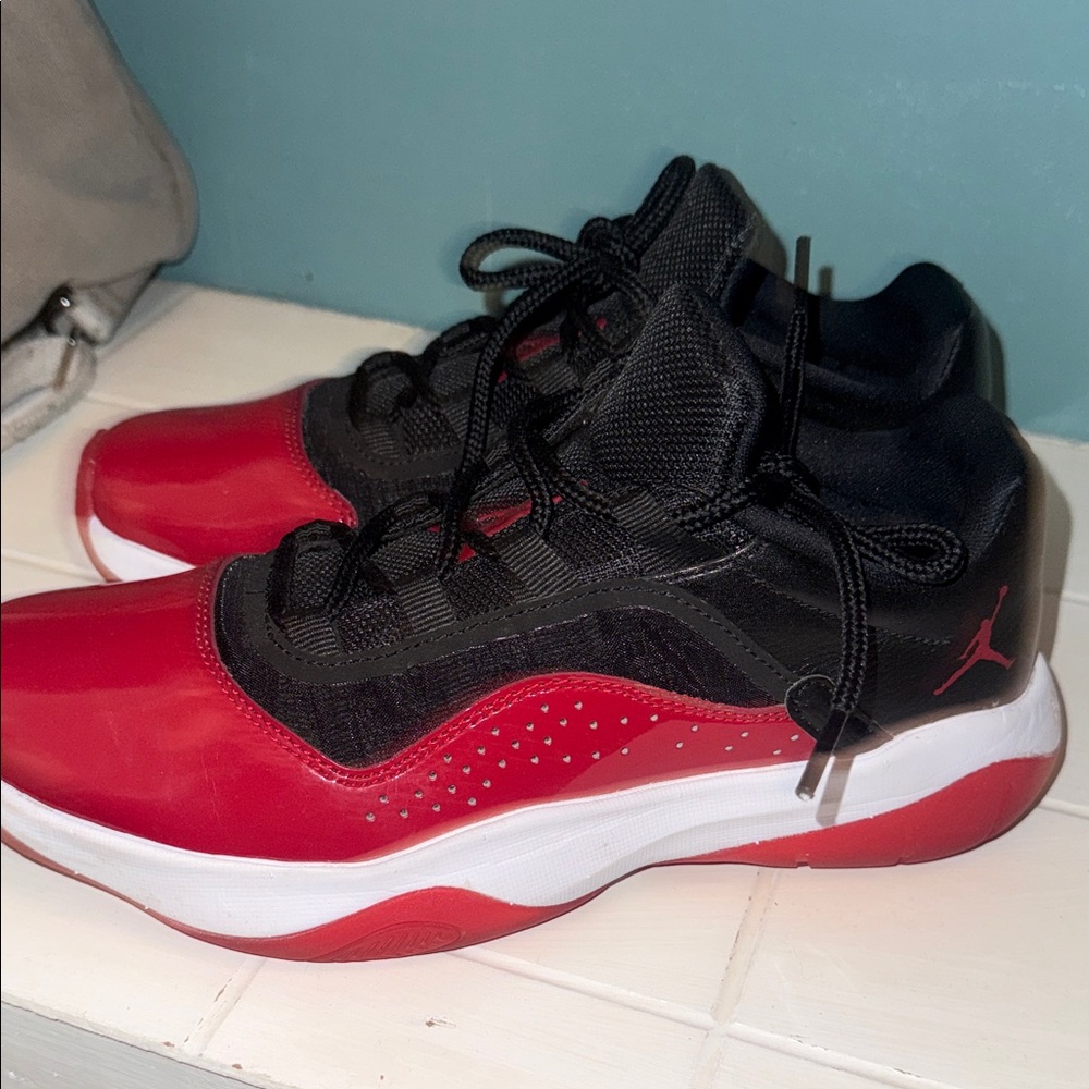 Jordan Women's Black and Red Sneakers
